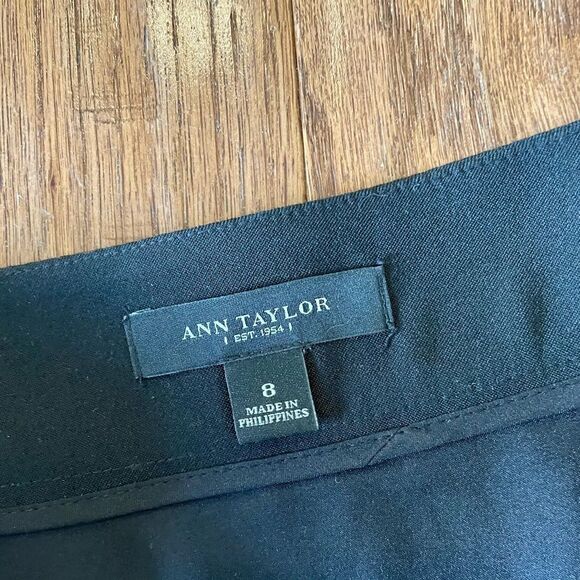 SALE Ann Taylorblack lace trim pencil skirt size 8 - Picture 4 of 6